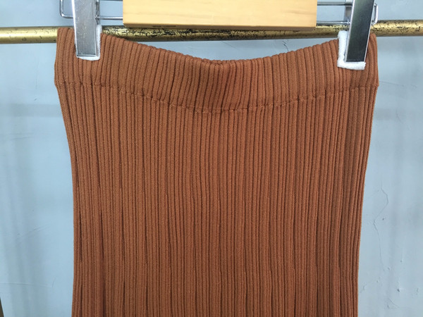 Knit long-sleeved long skirt