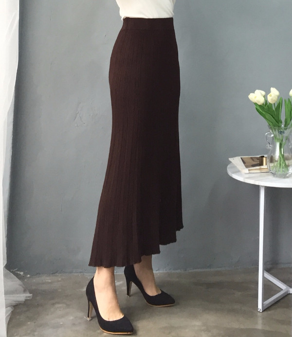 Knit long-sleeved long skirt