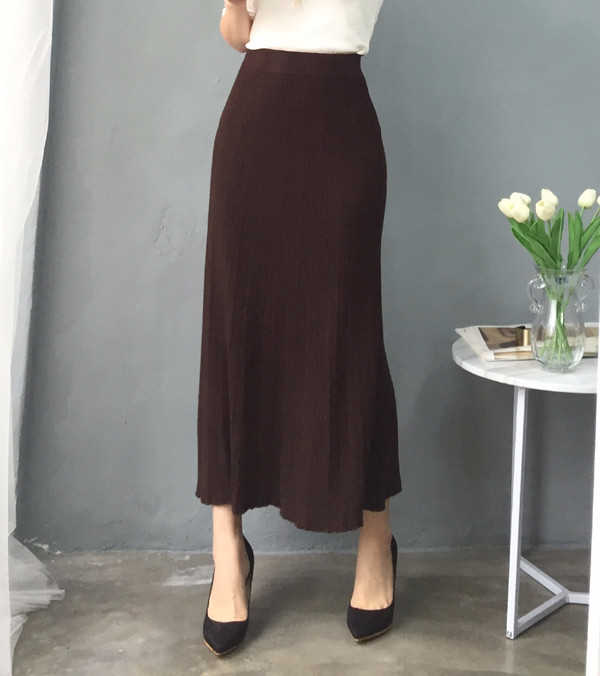 Knit long-sleeved long skirt