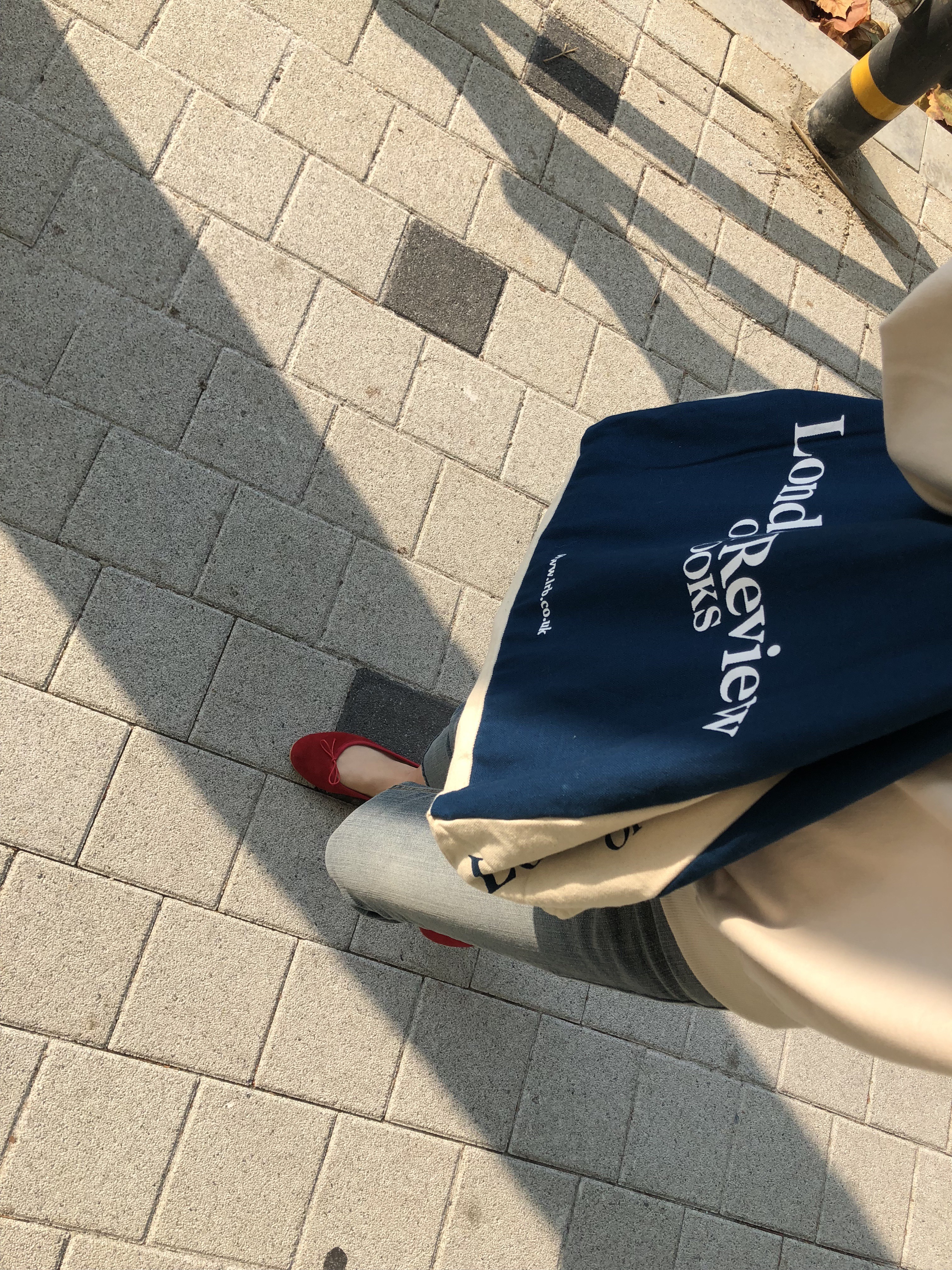 <b><p>London Review of Books Eco Bag Navy Genuine</p></b><b><p>ロンドンレビューオブブックスエコバックネイビー本物 런던에코백 리뷰오브북스 백네이비</p></b><br /><br /><p align='center'>