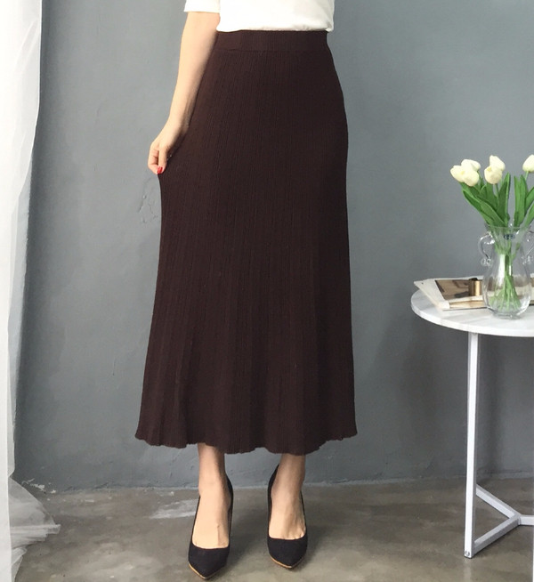 Knit long-sleeved long skirt