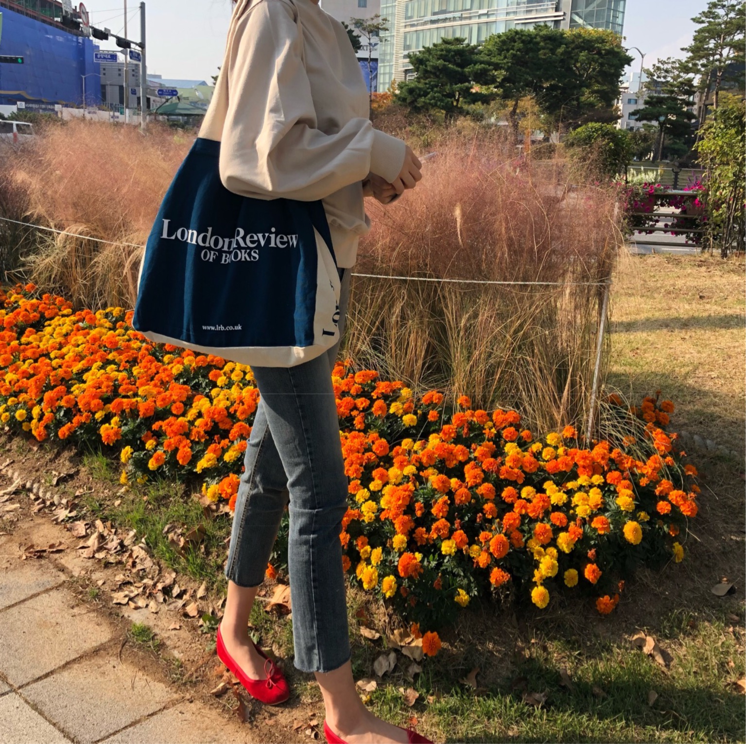 <b><p>London Review of Books Eco Bag Navy Genuine</p></b><b><p>ロンドンレビューオブブックスエコバックネイビー本物 런던에코백 리뷰오브북스 백네이비</p></b><br /><br /><p align='center'>