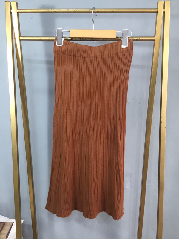 Knit long-sleeved long skirt