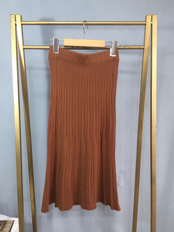 Knit long-sleeved long skirt