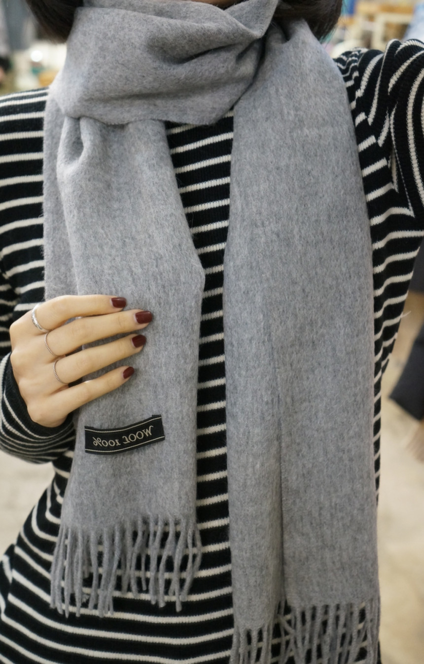Plain wool muffler Trend styling Neat modern sensi
