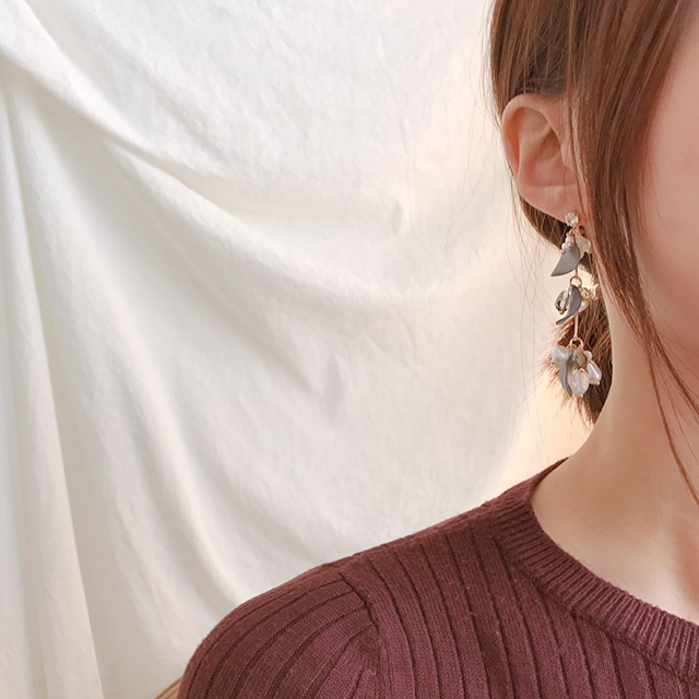 Two kinds of freshwater pearl drop earrings unspok