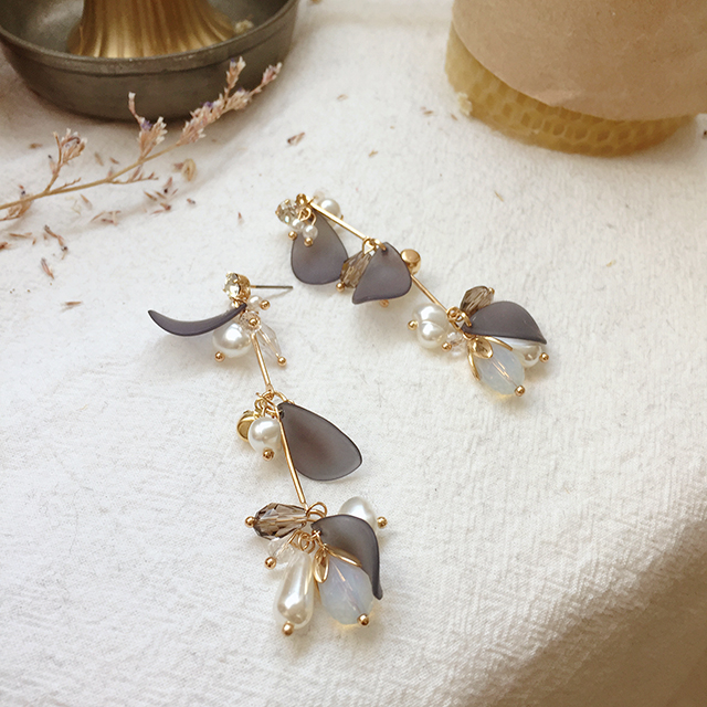 Two kinds of freshwater pearl drop earrings unspok