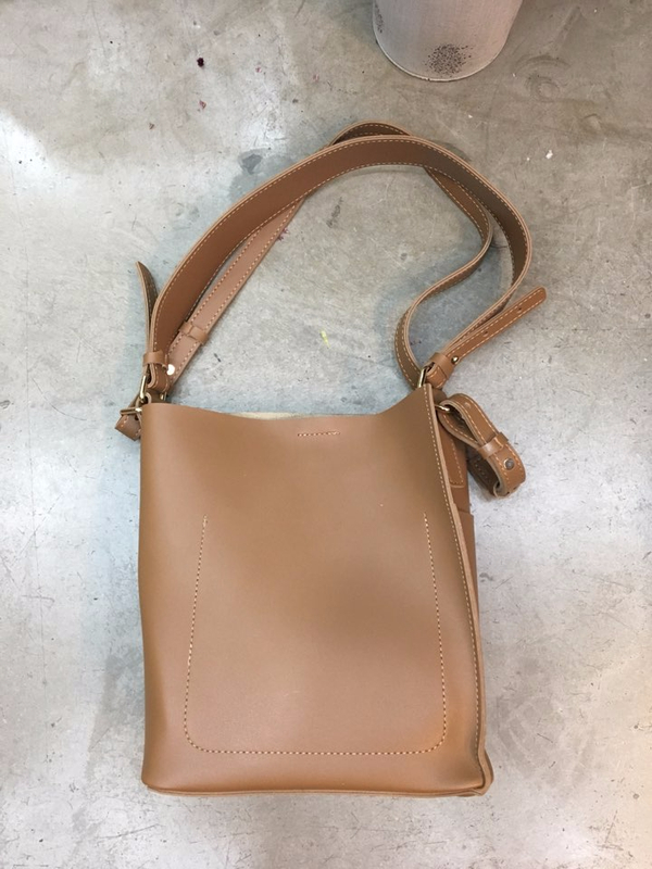 <b><p>Daily Two-Way Bag Leather Should Cross Beige</p></b><b><p>デイリーツーウェイバッグレザーショルダーバッグクロスバックバーガンディベージュカジュアルバッグブラッ</p></b><br /><br /><p align='center'>