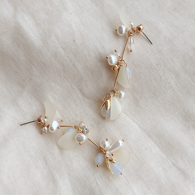 Two kinds of freshwater pearl drop earrings unspok