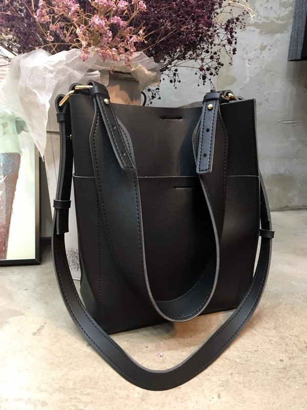 <b><p>Daily Two-Way Bag Leather Should Cross Beige</p></b><b><p>デイリーツーウェイバッグレザーショルダーバッグクロスバックバーガンディベージュカジュアルバッグブラッ</p></b><br /><br /><p align='center'>