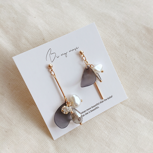 Two kinds of freshwater pearl drop earrings unspok