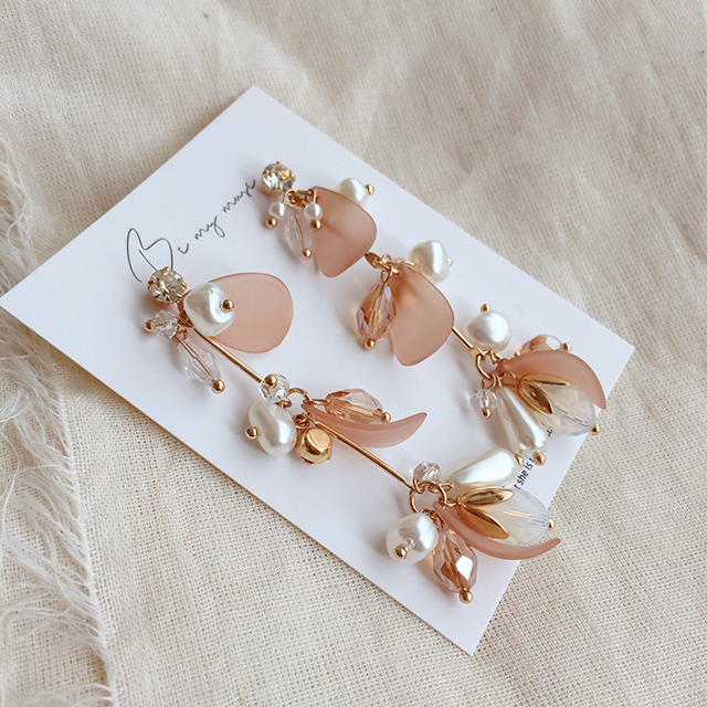 Two kinds of freshwater pearl drop earrings unspok