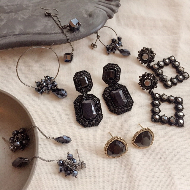 Black Antique Long Drop Earrings 10 Collection Bol