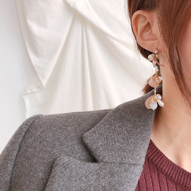 Two kinds of freshwater pearl drop earrings unspok