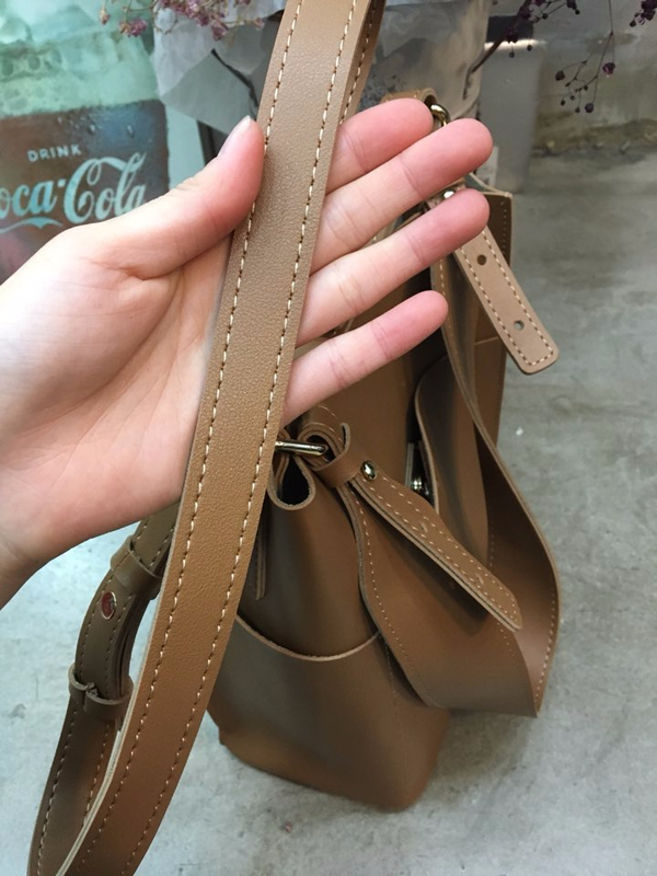 <b><p>Daily Two-Way Bag Leather Should Cross Beige</p></b><b><p>デイリーツーウェイバッグレザーショルダーバッグクロスバックバーガンディベージュカジュアルバッグブラッ</p></b><br /><br /><p align='center'>