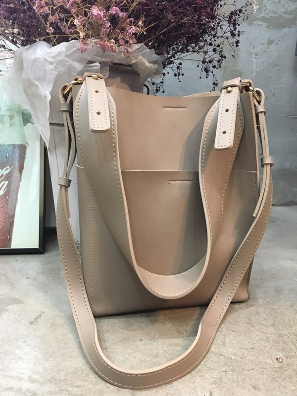 <b><p>Daily Two-Way Bag Leather Should Cross Beige</p></b><b><p>デイリーツーウェイバッグレザーショルダーバッグクロスバックバーガンディベージュカジュアルバッグブラッ</p></b><br /><br /><p align='center'>