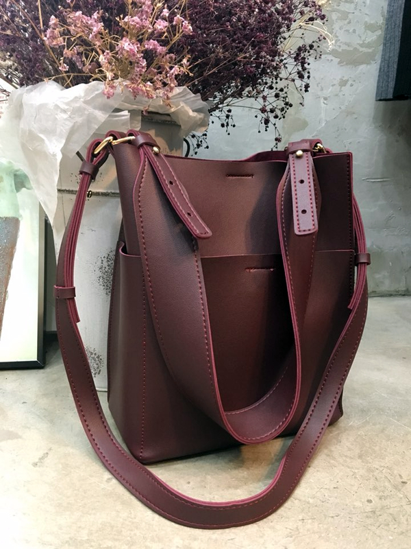 <b><p>Daily Two-Way Bag Leather Should Cross Beige</p></b><b><p>デイリーツーウェイバッグレザーショルダーバッグクロスバックバーガンディベージュカジュアルバッグブラッ</p></b><br /><br /><p align='center'>