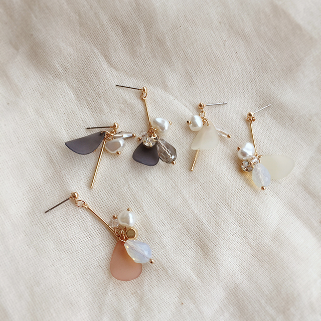 Two kinds of freshwater pearl drop earrings unspok