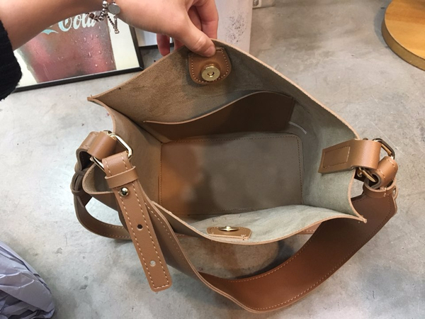 <b><p>Daily Two-Way Bag Leather Should Cross Beige</p></b><b><p>デイリーツーウェイバッグレザーショルダーバッグクロスバックバーガンディベージュカジュアルバッグブラッ</p></b><br /><br /><p align='center'>