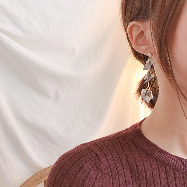 Two kinds of freshwater pearl drop earrings unspok