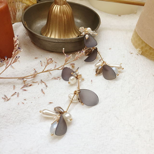 Two kinds of freshwater pearl drop earrings unspok