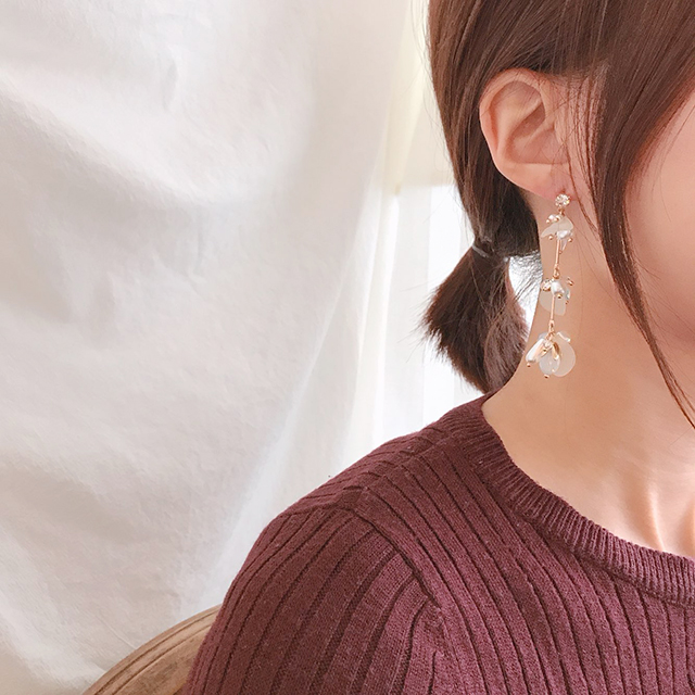 Two kinds of freshwater pearl drop earrings unspok