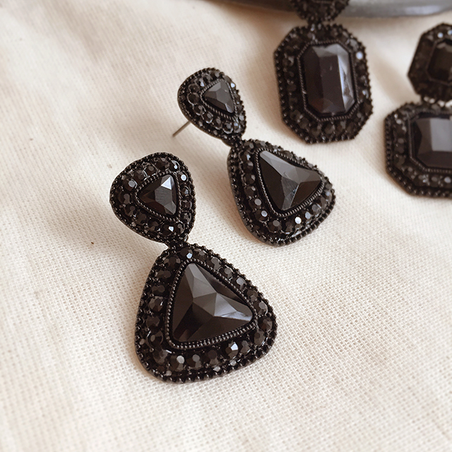 Black Antique Long Drop Earrings 10 Collection Bol