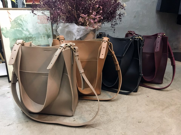<b><p>Daily Two-Way Bag Leather Should Cross Beige</p></b><b><p>デイリーツーウェイバッグレザーショルダーバッグクロスバックバーガンディベージュカジュアルバッグブラッ</p></b><br /><br /><p align='center'>