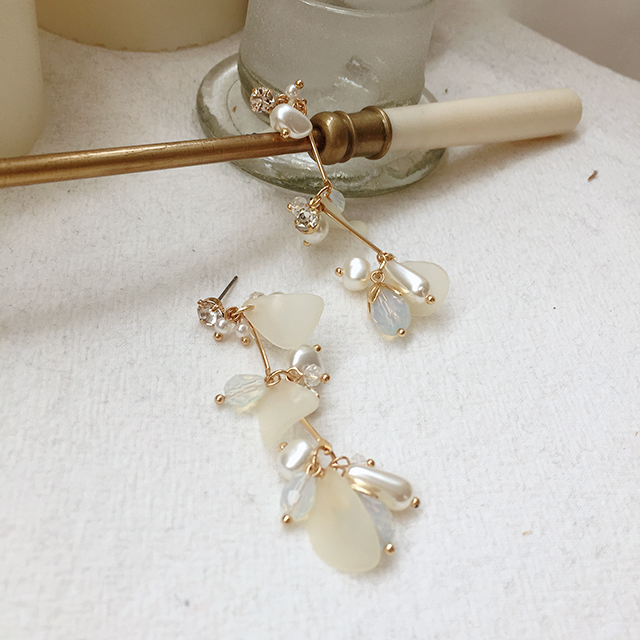Two kinds of freshwater pearl drop earrings unspok