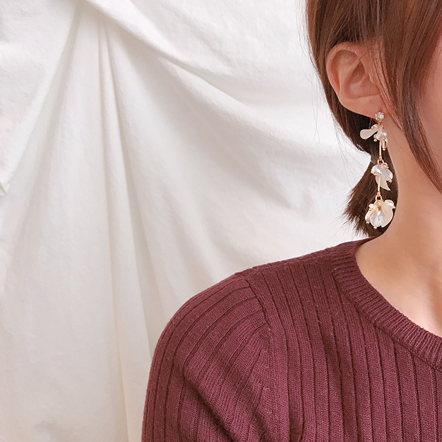 Two kinds of freshwater pearl drop earrings unspok