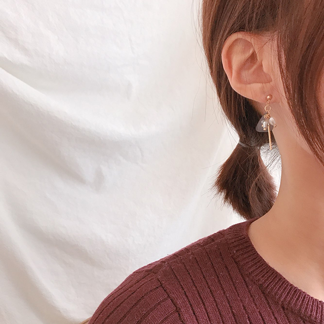 Two kinds of freshwater pearl drop earrings unspok