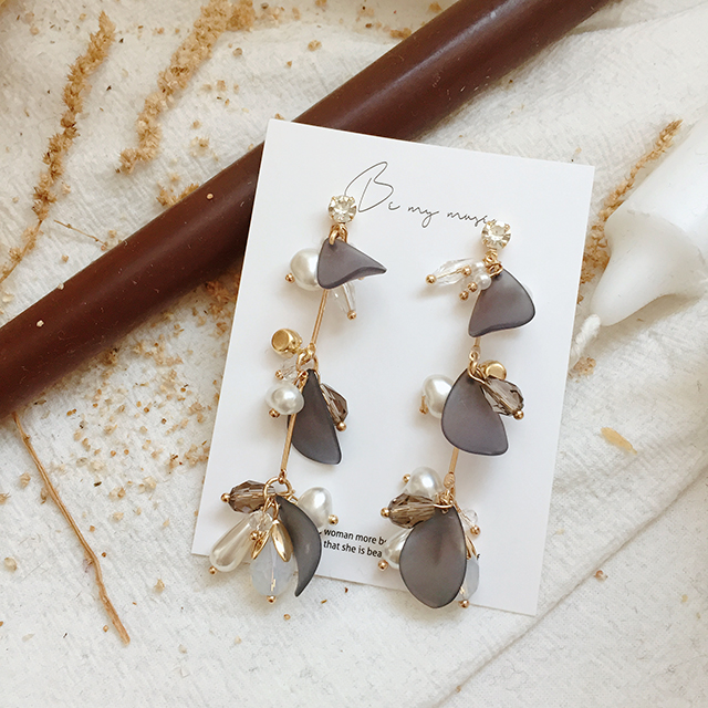 Two kinds of freshwater pearl drop earrings unspok