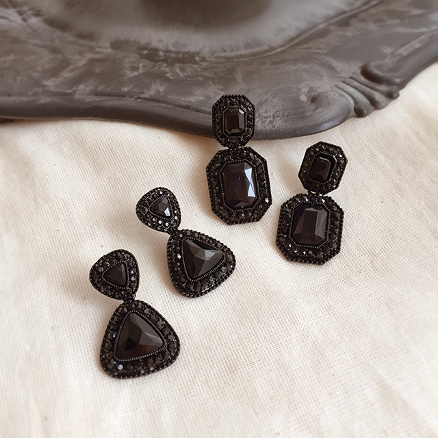 Black Antique Long Drop Earrings 10 Collection Bol