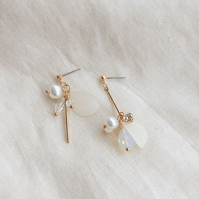 Two kinds of freshwater pearl drop earrings unspok