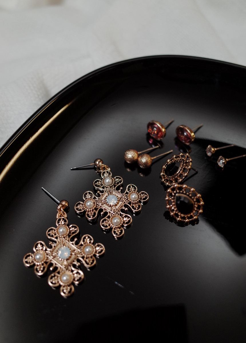 Bulliant 10SET Point Earrings Stylish Chic Unique 