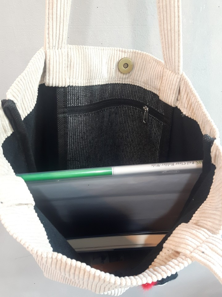 Brooch Golden eco bag ootd Clean and stylish, eleg