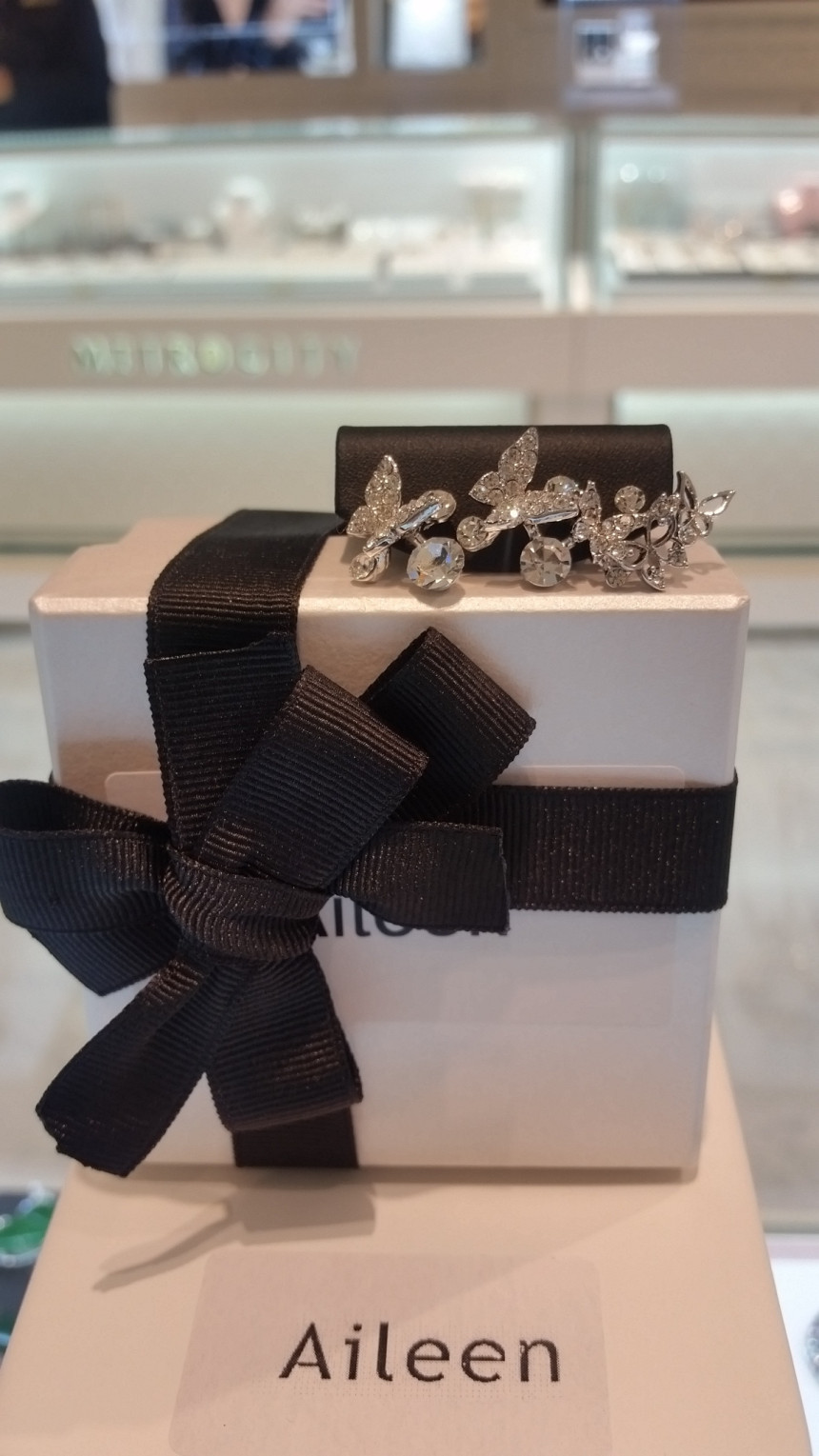 Eyeliner Agatha Button Earrings AJBE7412