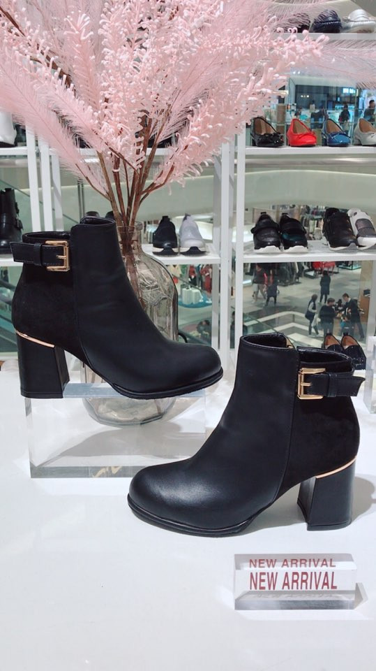 Suede Mix Buckle Angle Boots 71713BK