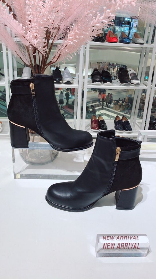 Suede Mix Buckle Angle Boots 71713BK