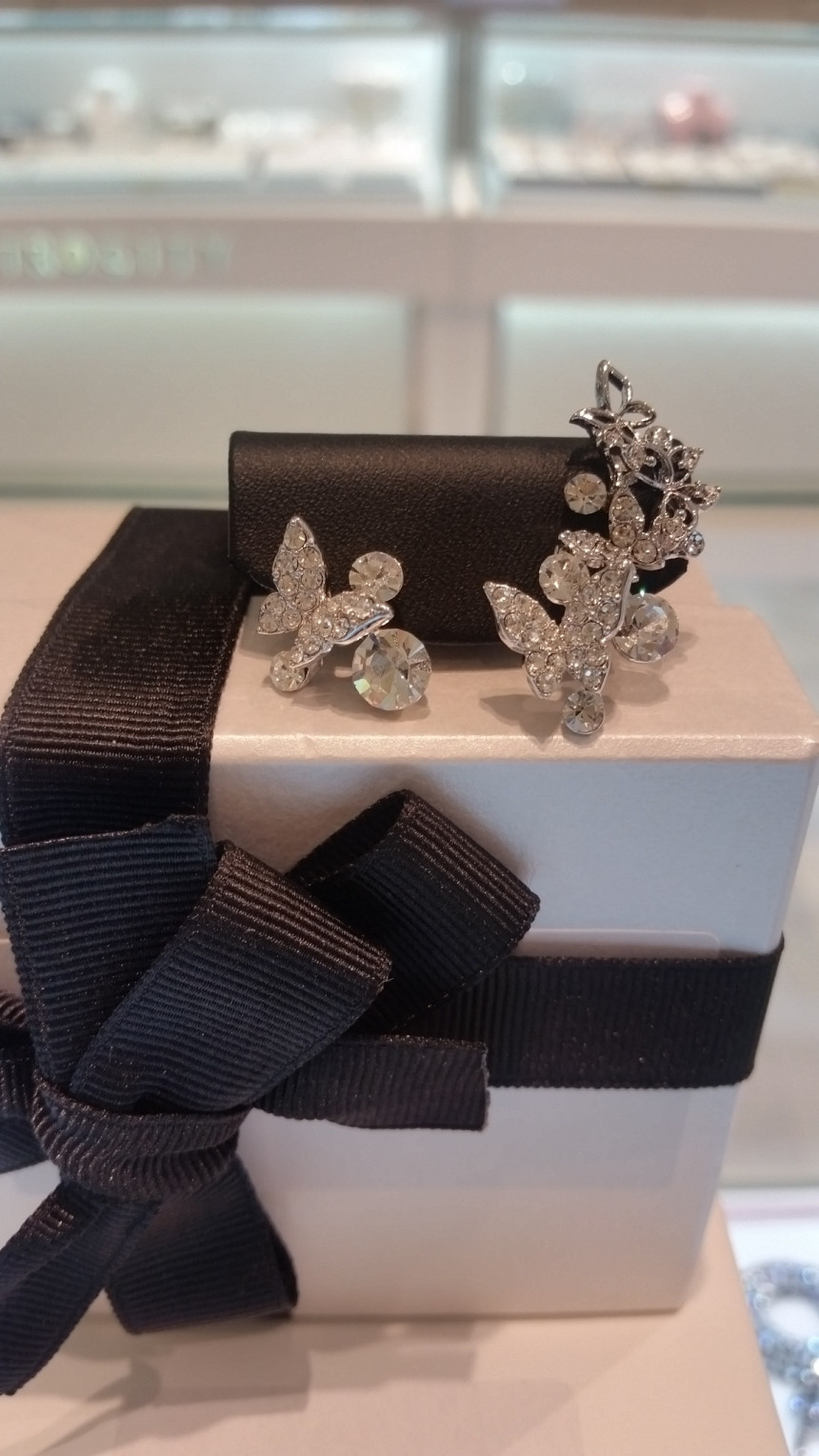 Eyeliner Agatha Button Earrings AJBE7412