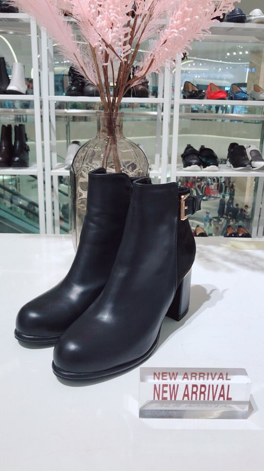 Suede Mix Buckle Angle Boots 71713BK