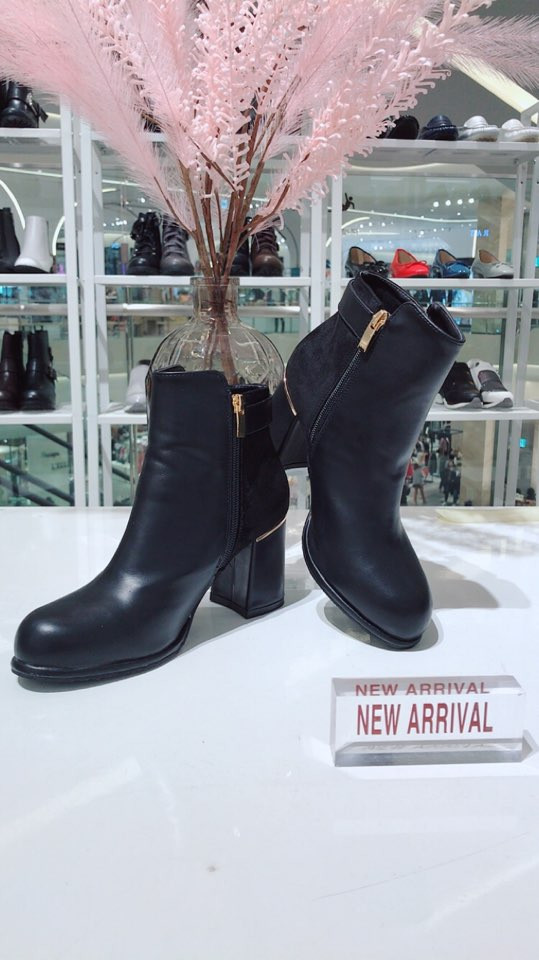 Suede Mix Buckle Angle Boots 71713BK