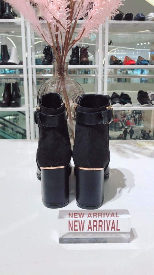 Suede Mix Buckle Angle Boots 71713BK