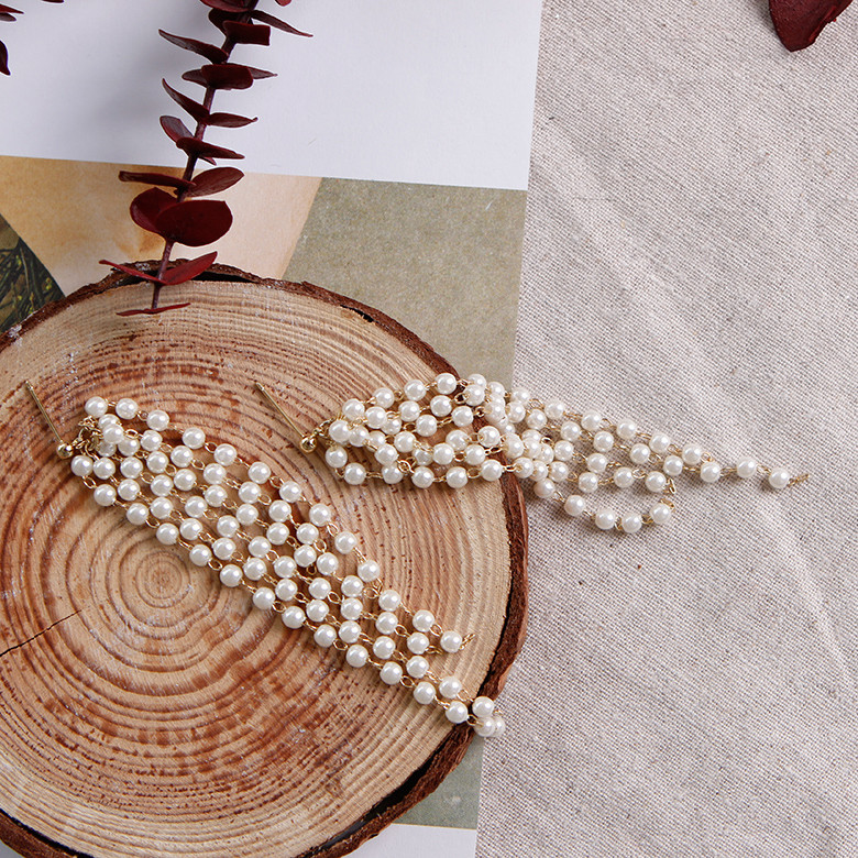 Small pearl drop earrings Bright year-end look