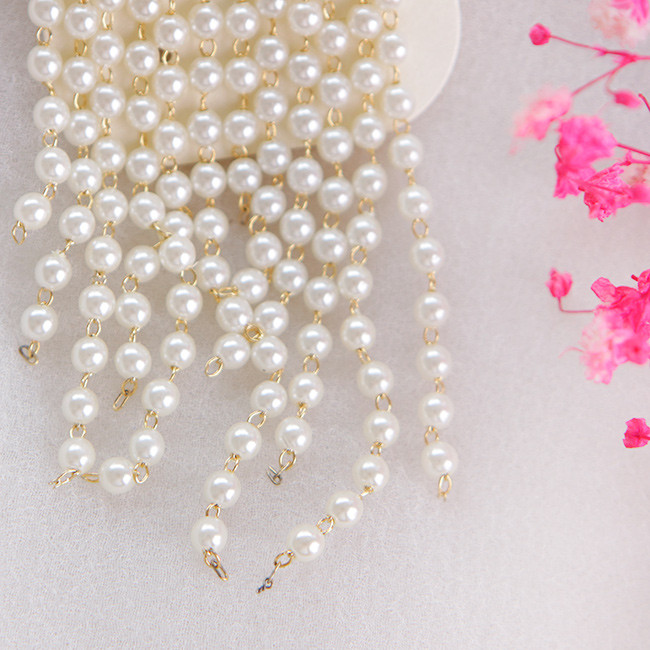 Small pearl drop earrings Bright year-end look