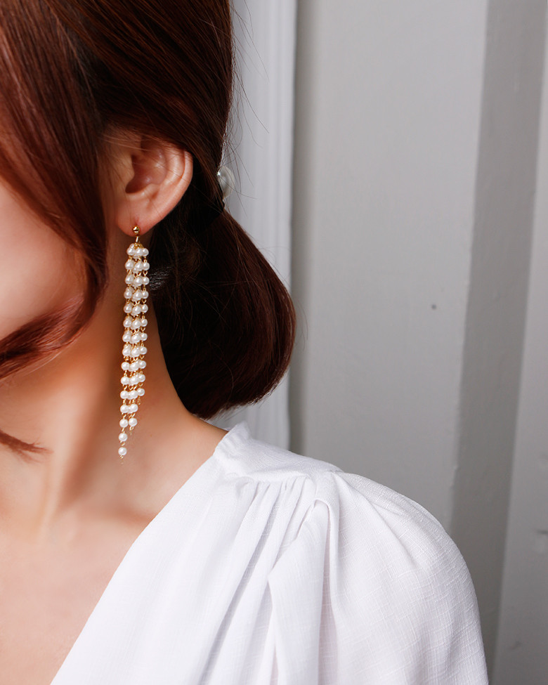 Small pearl drop earrings Bright year-end look