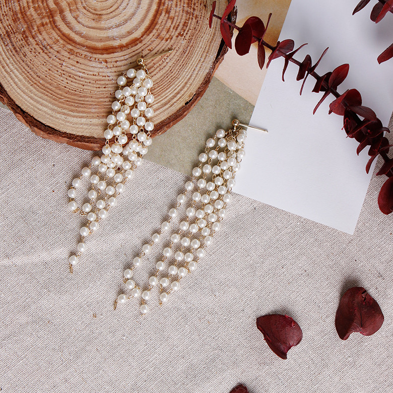 Small pearl drop earrings Bright year-end look