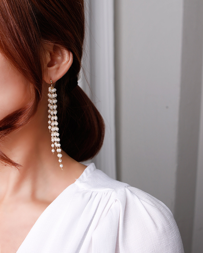 Small pearl drop earrings Bright year-end look
