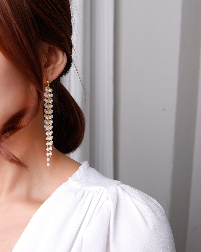 Small pearl drop earrings Bright year-end look