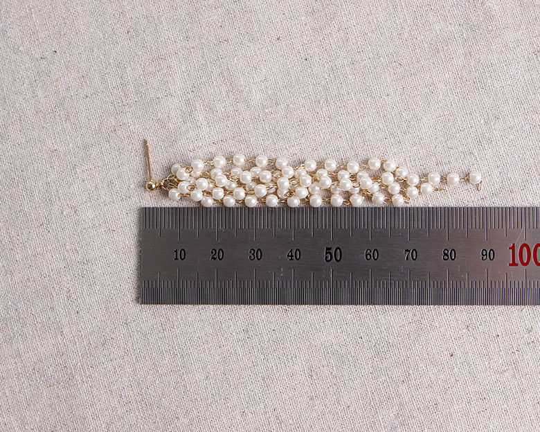 Small pearl drop earrings Bright year-end look